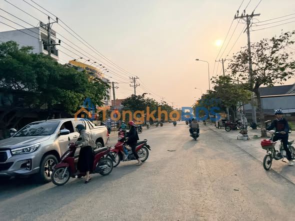 Đất Nền Mặt Tiền Nguyễn Hữu Trí, Bến Lức - 300m² Thổ Cư - 8.7 Tỷ