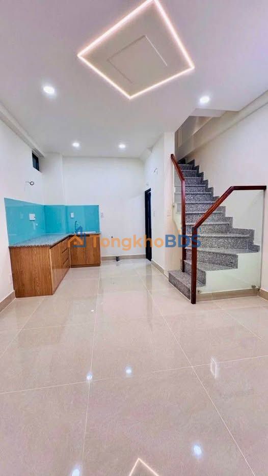 Nhà Phố Mặt Tiền Lê Văn Duyệt, 20m², 3 Tầng - Giá 4.5 Tỷ