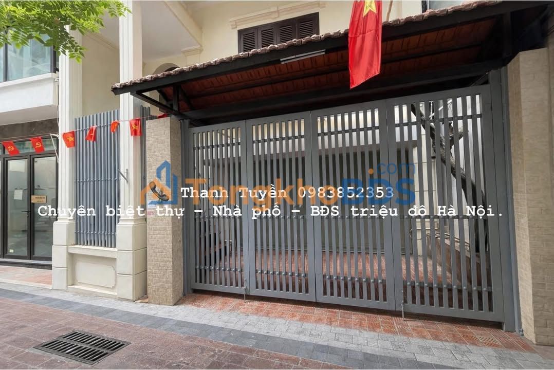 Nhà phố 100m² Tây Hồ - Kinh doanh đỉnh, nở hậu, ô tô sát phố