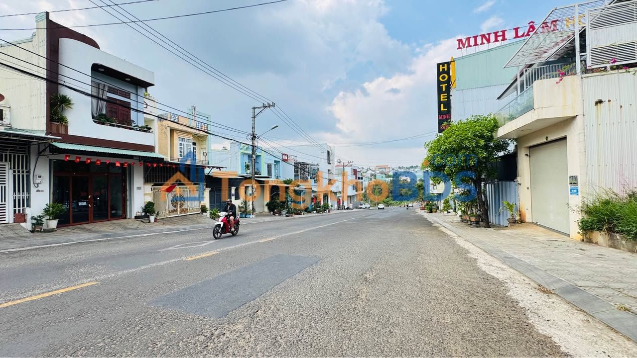 Bán Đất Mặt Tiền Phù Đổng Pleiku 125m² Giá 3.7 Tỷ - Đất Ở Sẵn Sàng