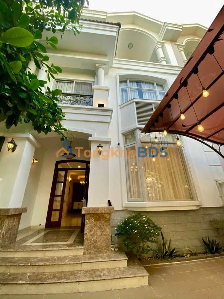 Townhouse Phu My Hung 126m2 60tr - Cho thue ngay