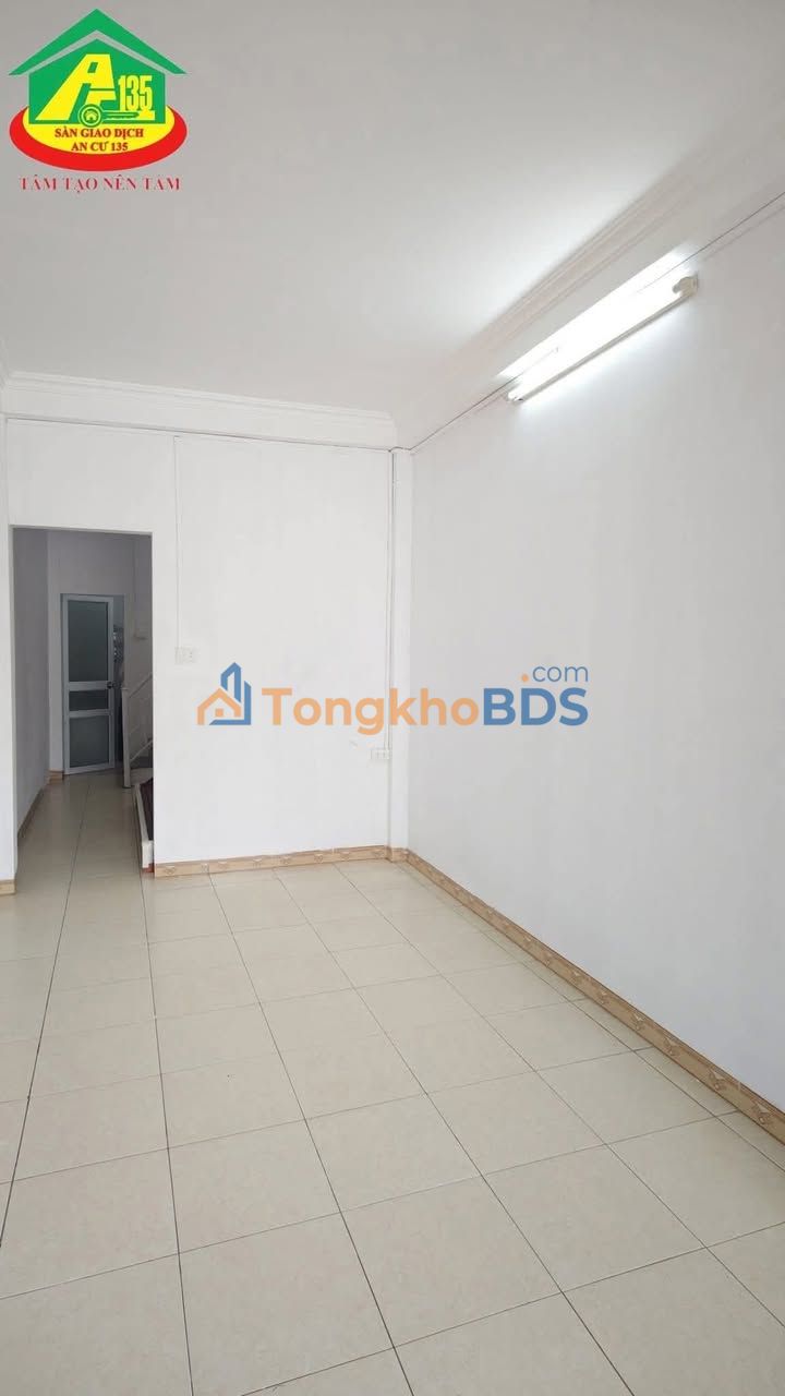 Nhà 2 Tầng 65m² Ngõ Ô tô - Giá 2 Tỷ Gần Chợ Trung Nhì, Ninh Bình
