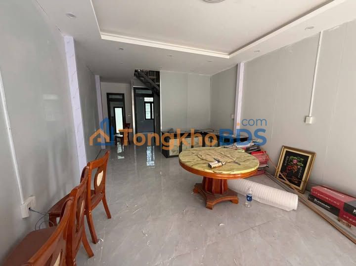 Nhà 1 Trệt 1 Lầu Vạn Hạnh Đà Lạt - 60m² Có Sân Đậu Ô Tô Giá 2.5 Tỷ