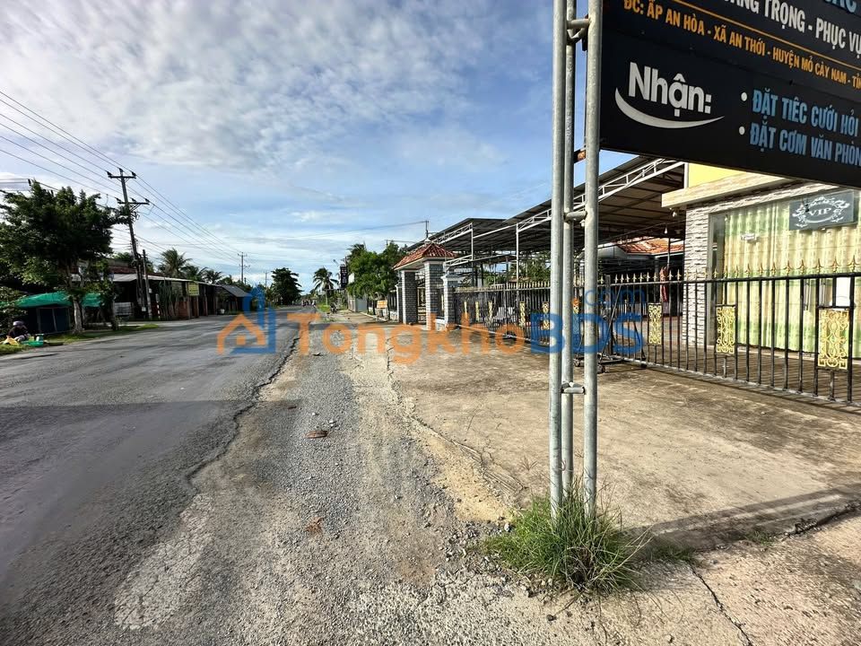 Mặt bằng kinh doanh MT QL57 Mỏ Cày Nam 350m² - Giá thuê 6 triệu/tháng