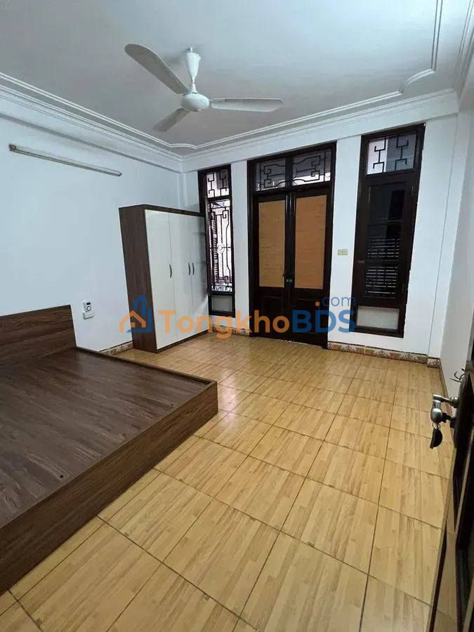 Nhà Phân Lô Cán Bộ Đống Đa 52m² 5 Tầng - Ô Tô Đỗ Cửa