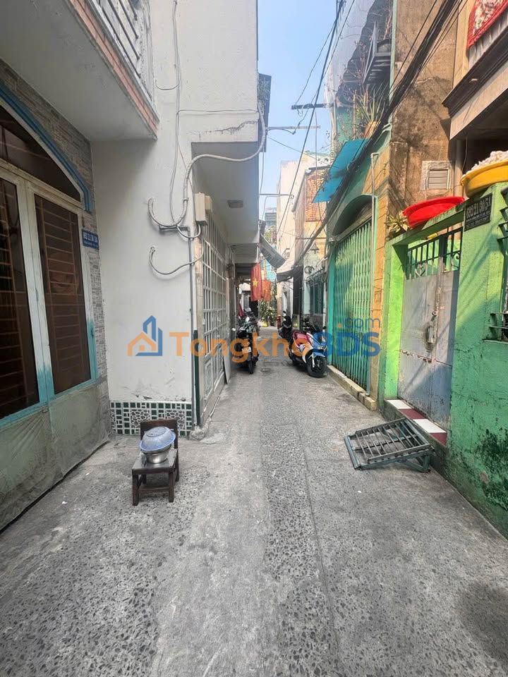 Nhà Hẻm Đoàn Văn Bơ Q4 - 3.3 Tỷ, 2PN, Sổ Hồng Hoàn Công