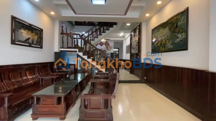 Bán Nhà 2.5 Tầng Đường Yersin, Tuy Hoà - Gần Hồ Sơn, 100m², 7.x Tỷ