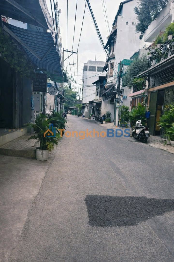 Nhà 3 Lầu 4PN Tân Phú - Hẻm 8m, 52m², Sổ Hồng Riêng