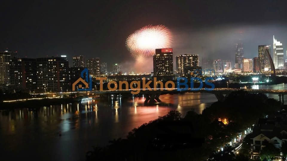 Cho thuê căn hộ 2PN Vinhomes Central Park, Full nội thất, có ô tô