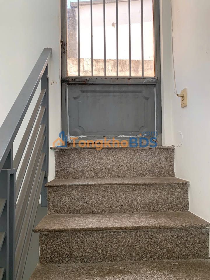 Nhà Cho Thuê Gò Vấp - Hẻm Xe Hơi, 2PN, 2 Sân Thượng, 10 Triệu/Tháng