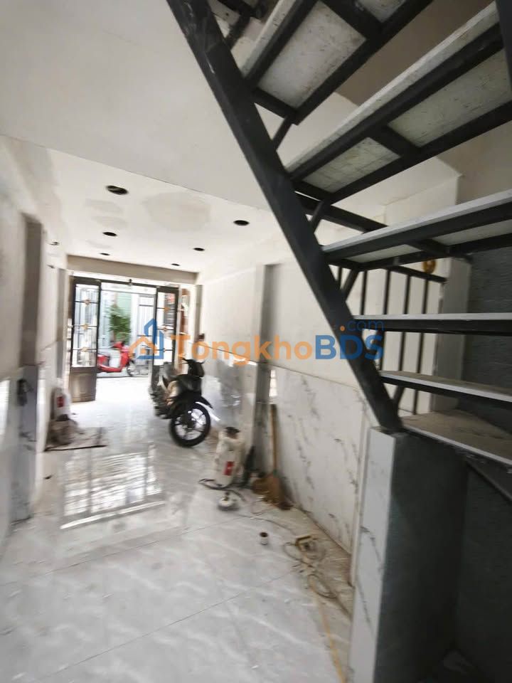 Nhà Mễ Cốc, Q8 - Ngang 2.5m, Sổ Hồng Riêng, Giá 3.25 Tỷ