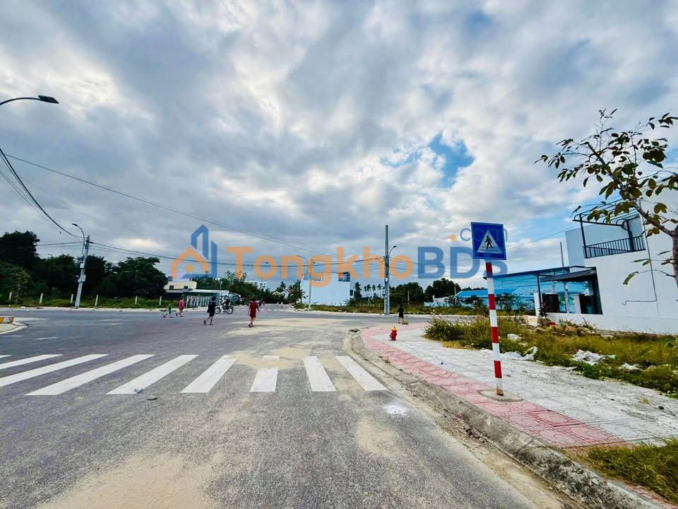 Đất nền mặt tiền 107.5m² đường 20m Ngọc Hiệp, Nha Trang - Hướng Nam, Giá 5.91 tỷ