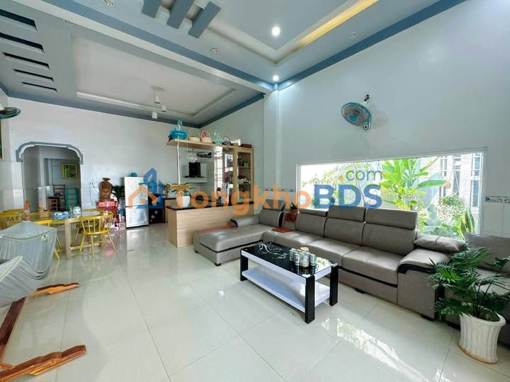 Nhà 252m² Đồng Xoài - Tặng Full Nội Thất, Sẵn Sàng Vào Ở Ngay