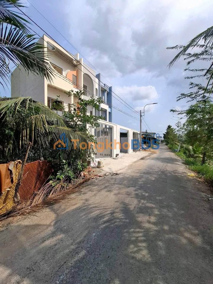 Nhà Phố 2 Lầu Mặt Tiền Nhựa, Sát KCN Cầu Tràm - 71m², 2.35 Tỷ