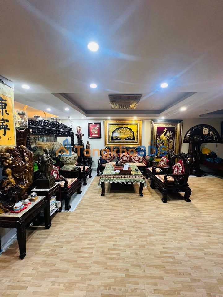 Nhà Ngõ Thông Cầu Giấy 230m², 4 Tầng, Mặt Tiền 7.6m - Giá 55 Tỷ