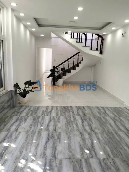 Nhà Nguyên Căn Đà Lạt 104m² - Sân Ô Tô, Gần Trung Tâm Lâm Viên