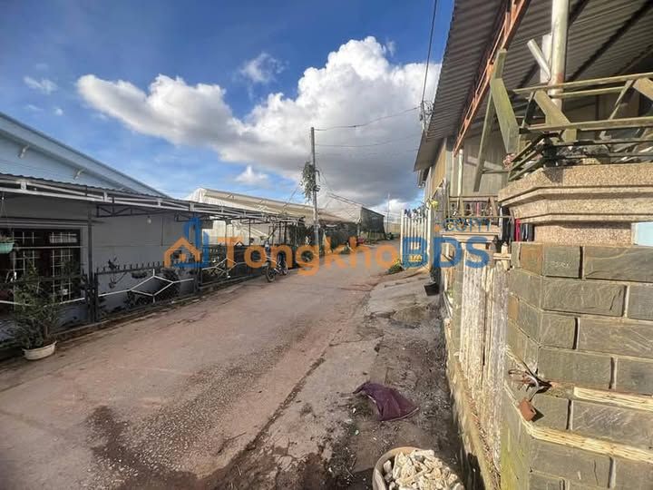 Nhà 107m² Phường 12 Đà Lạt - Ngang 8m, Hướng Tây, Giá 2.4 Tỷ