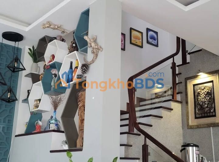 Cho thuê nhà 1 trệt 3 lầu - Phan Đình Phùng, Đà Lạt - Phù hợp trung tâm dạy học/văn phòng