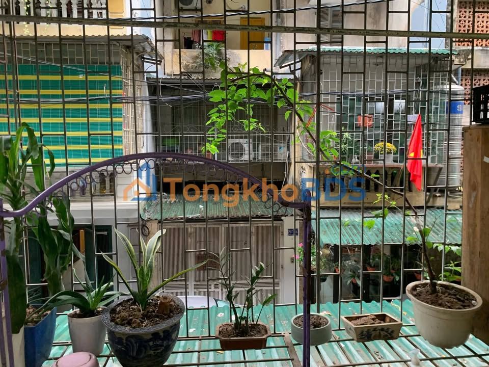 Cho thuê nhà Hoàng Quốc Việt 100m² - 3PN - Giá 10 Triệu/Tháng