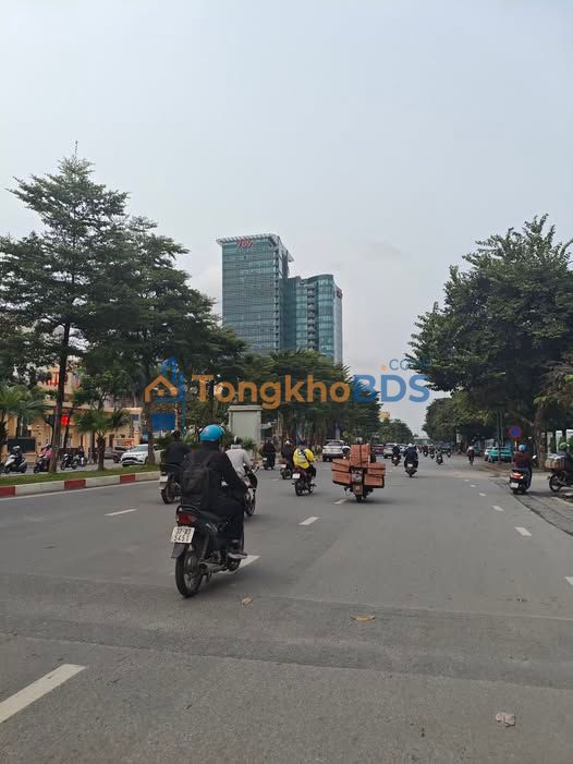 Nhà Hoàng Quốc Việt, Cầu Giấy - 64m² Sổ Đỏ Vuông Vắn, Căn Góc 2 Thoáng - 18 Tỷ