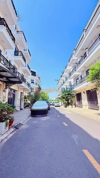 Bán Gấp Nhà 2 Mặt Tiền An Phú Đông, Q12 - 150m² - 8PN - Thang Máy - 14 Tỷ