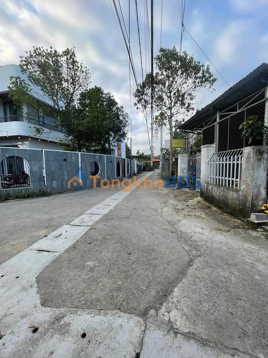 Nhà Lô Góc 136m² Đường Ô Tô - Hòa Châu, Đà Nẵng - 2.65 Tỷ