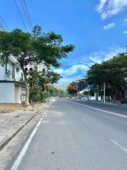 Bán Đất Mặt Tiền Phạm Văn Đồng, Nha Trang - 69m² Giá 8.8 Tỷ