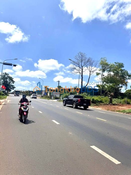 Nhà Mặt Tiền Tỉnh Lộ 8, Buôn Ma Thuột - 180m² Hướng Đông Giá 2.8 Tỷ