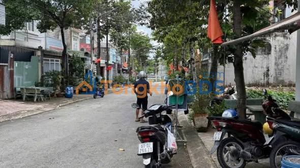 Nhà 100m² Dĩ An - 3.8 Tỷ, Sẵn Ở Ngay, Đường 8m