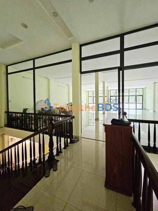 Mặt Tiền Võ Văn Kiệt Cần Thơ - Showroom 10m Ngang, 300m² - 50 Triệu/Tháng