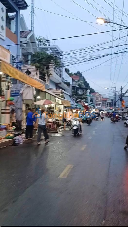 Nhà Mặt Tiền Chợ Xóm Nghèo Dĩ An - Kinh Doanh Sầm Uất 107m², 12 Tỷ