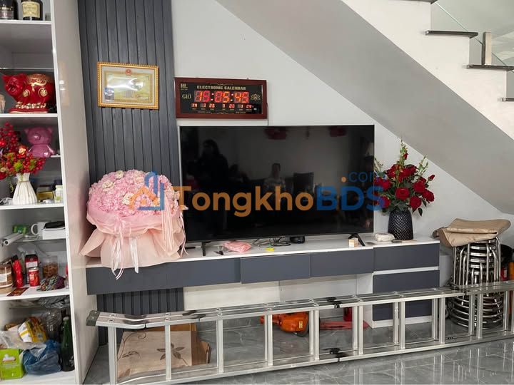 Nhà 2 Tầng Mặt Đường Vật Tư, Yên Bái - 115m² Giá 2.x Tỷ, Sẵn Sàng Dọn Vào Ở