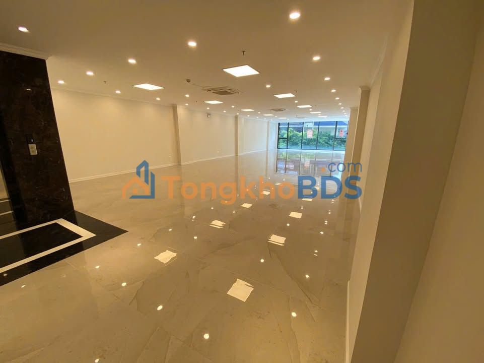 Văn phòng Ngã Tư Sở 150m² giá 13 triệu - View thoáng