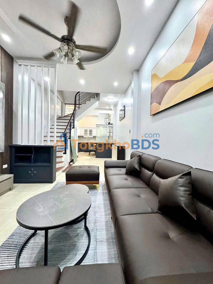 Nhà Bồ Đề 40m² 5 Tầng - Lõi Long Biên, Sổ Đỏ Riêng