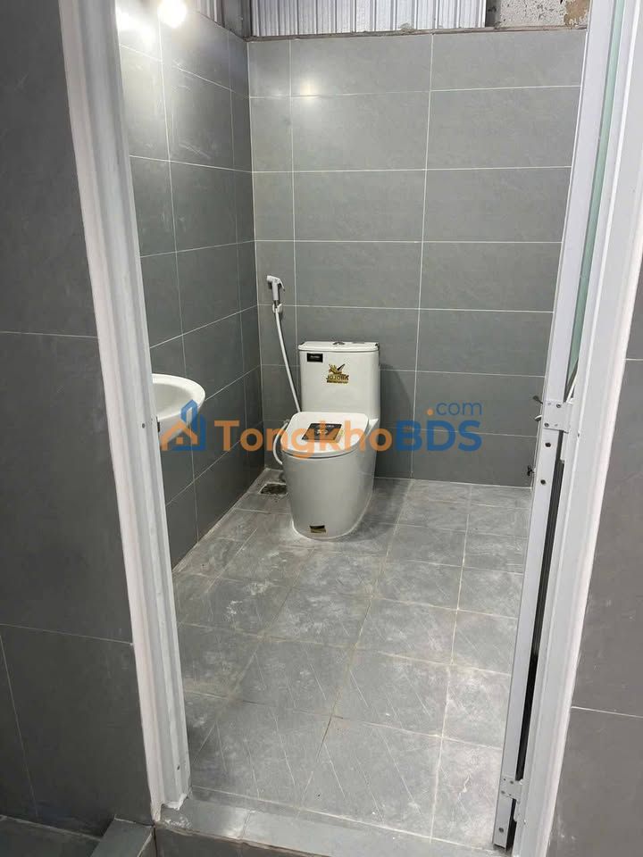 Kho Mặt Tiền Hoàng Quốc Việt, Cần Thơ - 185m² Kinh Doanh Sẵn Sàng