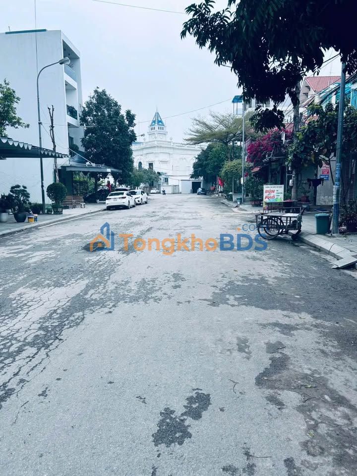 Bán Gấp Đất Mặt Tiền Trục Chính Royal Place, Đông Hải, Thanh Hóa - 70m² Giá Tốt