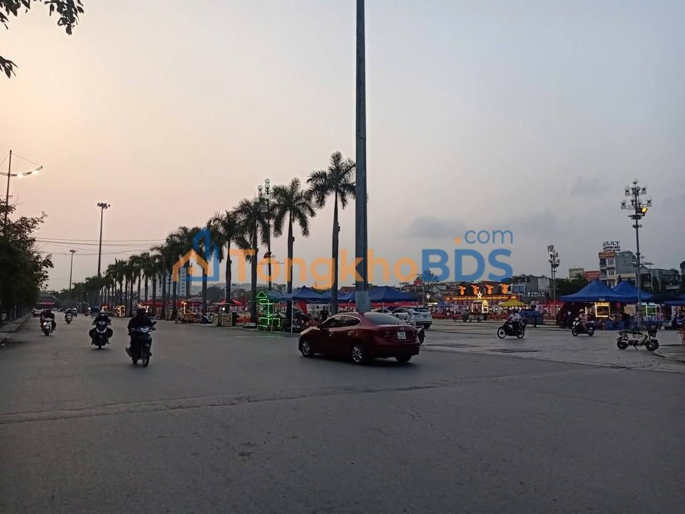 Nhà Phố Kinh Doanh Mặt Tiền Phố Đi Bộ Quảng Trường Lam Sơn, Thanh Hóa - 80m²