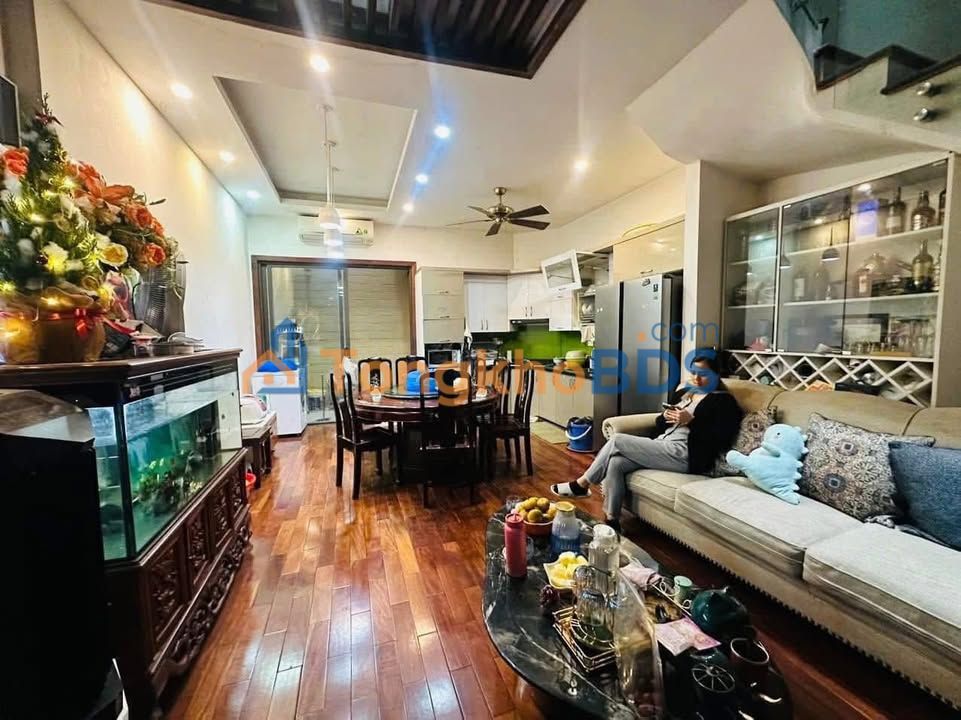 Nhà Lô Góc Đống Lừ 42m² x 5 Tầng, Ô Tô Cổng, 10.x Tỷ