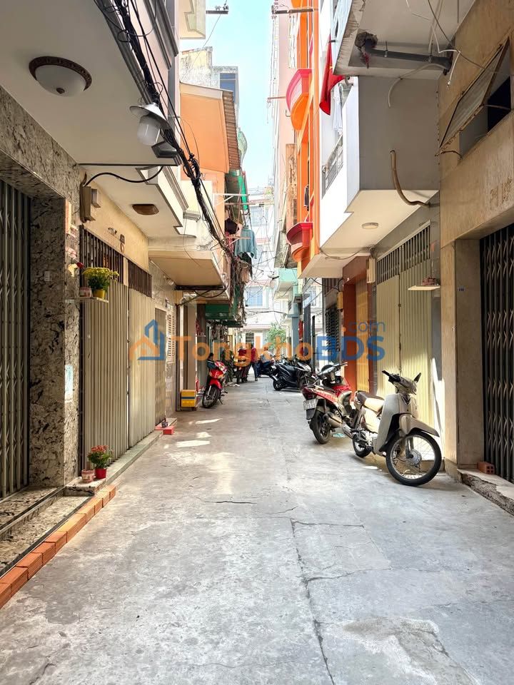 Nhà 25m² Quận 10 - 3 Tầng, 3PN, Sân Thượng - Giá 6 Tỷ (TL)