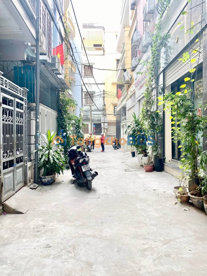 Nhà ĐH Thành Đô 41m² - 5 Tỷ - Ô tô đỗ cửa - Sẵn ở ngay