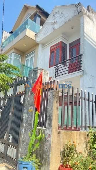 Nhà 1 Trệt 1 Lầu Hóc Môn 100m² - Giá 4.x Tỷ, Hẻm Xe Hơi Rộng