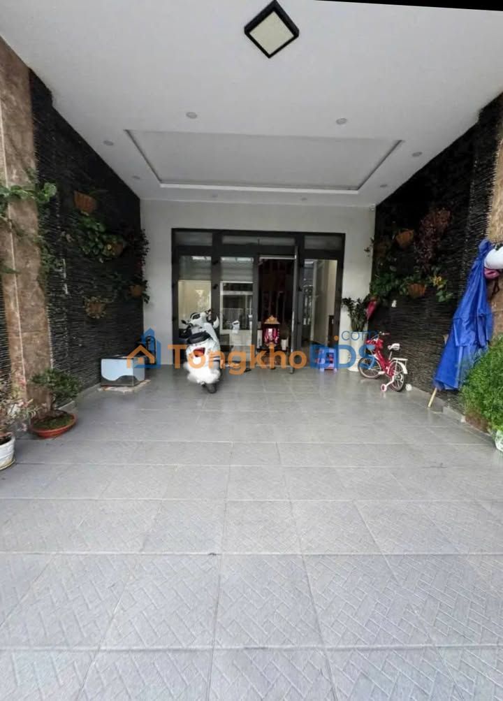 Nhà Phố Đà Lạt 85m² - 4PN, 4 Lầu, Sổ Riêng, Trung Tâm Giá 11 Tỷ