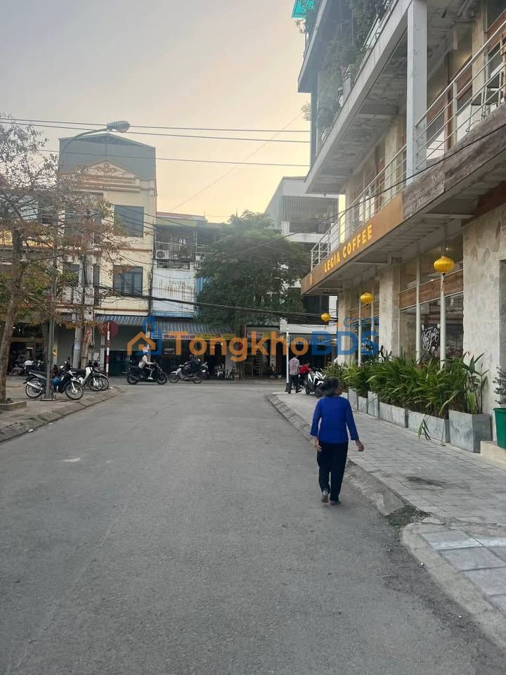 Nhà Mặt Tiền Đoàn Trần Nghiệp, P.Trường Thi - View Hồ 89.7m² Giá Tốt