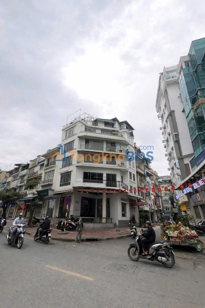 Cho thuê nhà mặt phố Trần Quang Diệu, Đống Đa - Lô góc 60m² x 5 tầng, kinh doanh sầm uất