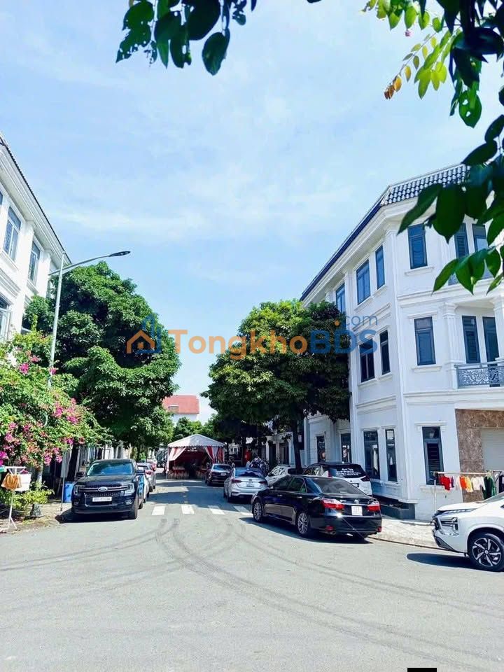 Nhà 3 Tầng 4PN Đường 10m Dĩ An - Giá 8 Triệu/Tháng