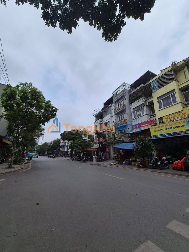 Cho thuê mặt bằng kinh doanh mặt chợ Văn La, Hà Đông - 140m², 2 tầng