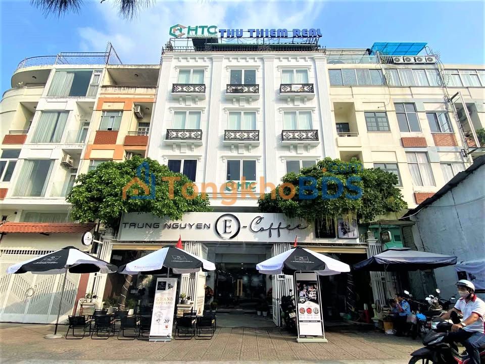 Nhà phố Võ Văn Kiệt Q1 168m² 140tr - Mặt tiền kinh doanh