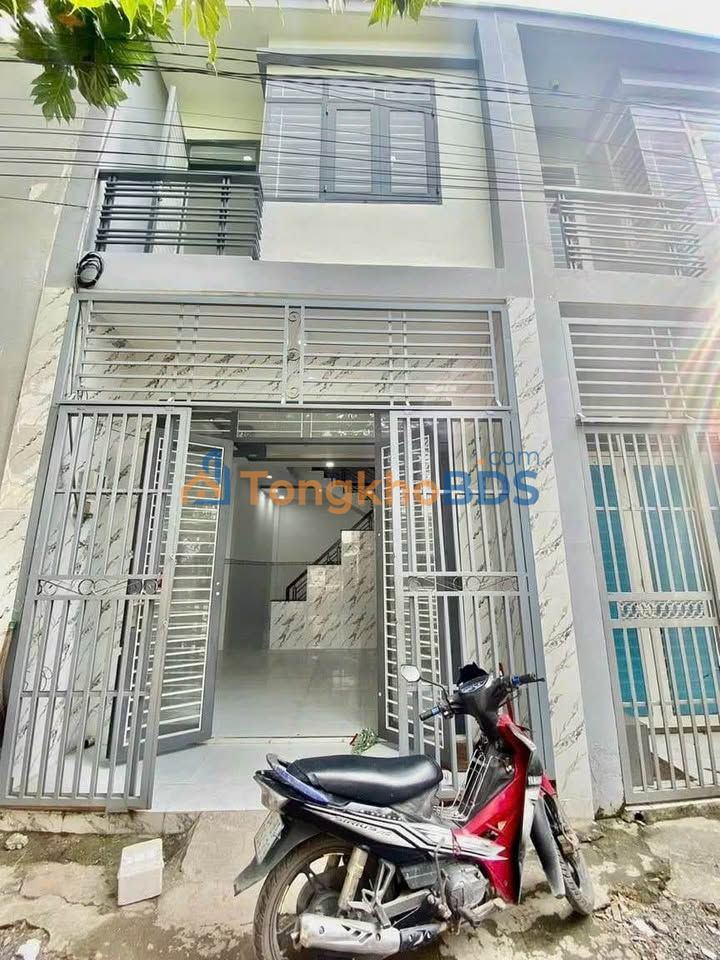 Nhà Phố Hóc Môn 36m² - 2PN, 2WC, Xe Hơi Vào Tận Nhà - Giá 1.32 Tỷ