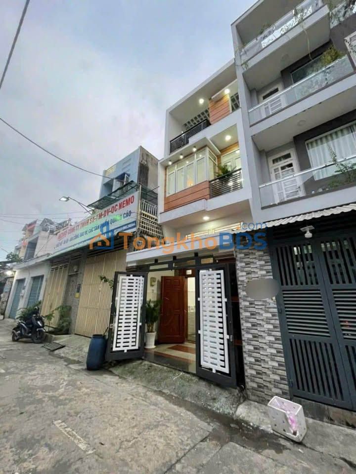 Nhà 3 tầng 44m² Bình Tân - Ô tô đỗ cửa, full nội thất gỗ