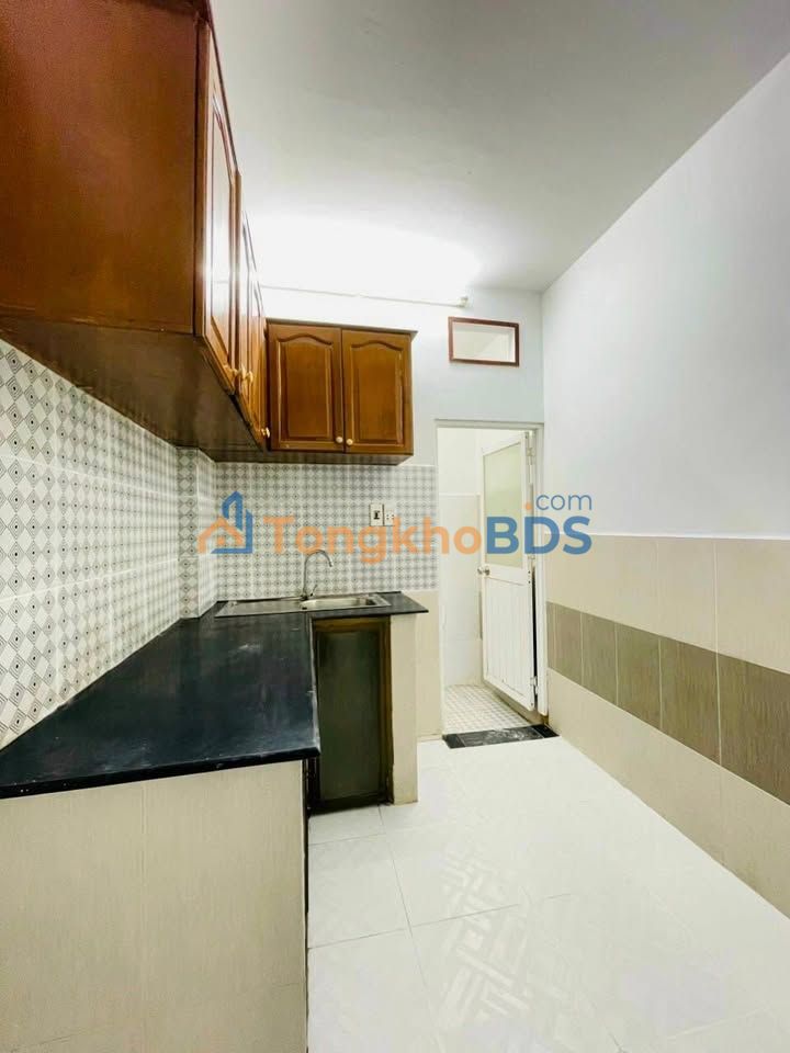 Nhà Hẻm Ô Tô Gò Vấp 34m² Giá 2.4 Tỷ - Sổ Hồng Nở Hậu